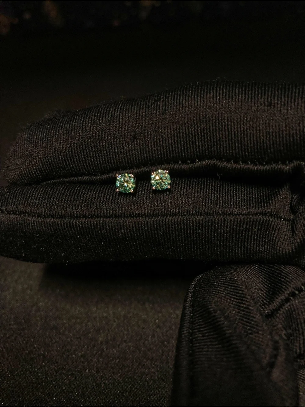✨ BRAND NEW 925 STERLING SILVER GREEN MOISSANITE EARRINGS ✨